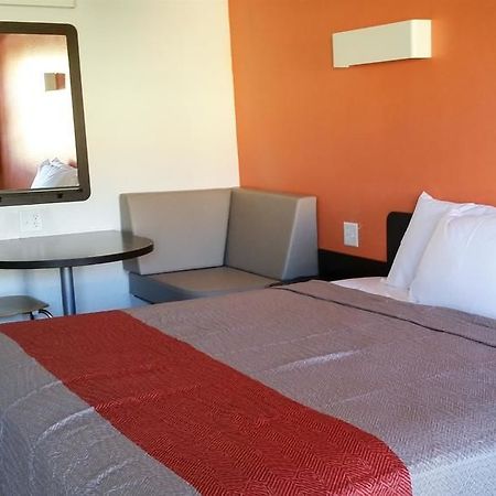 Motel 6-Blue Springs, Mo المظهر الخارجي الصورة