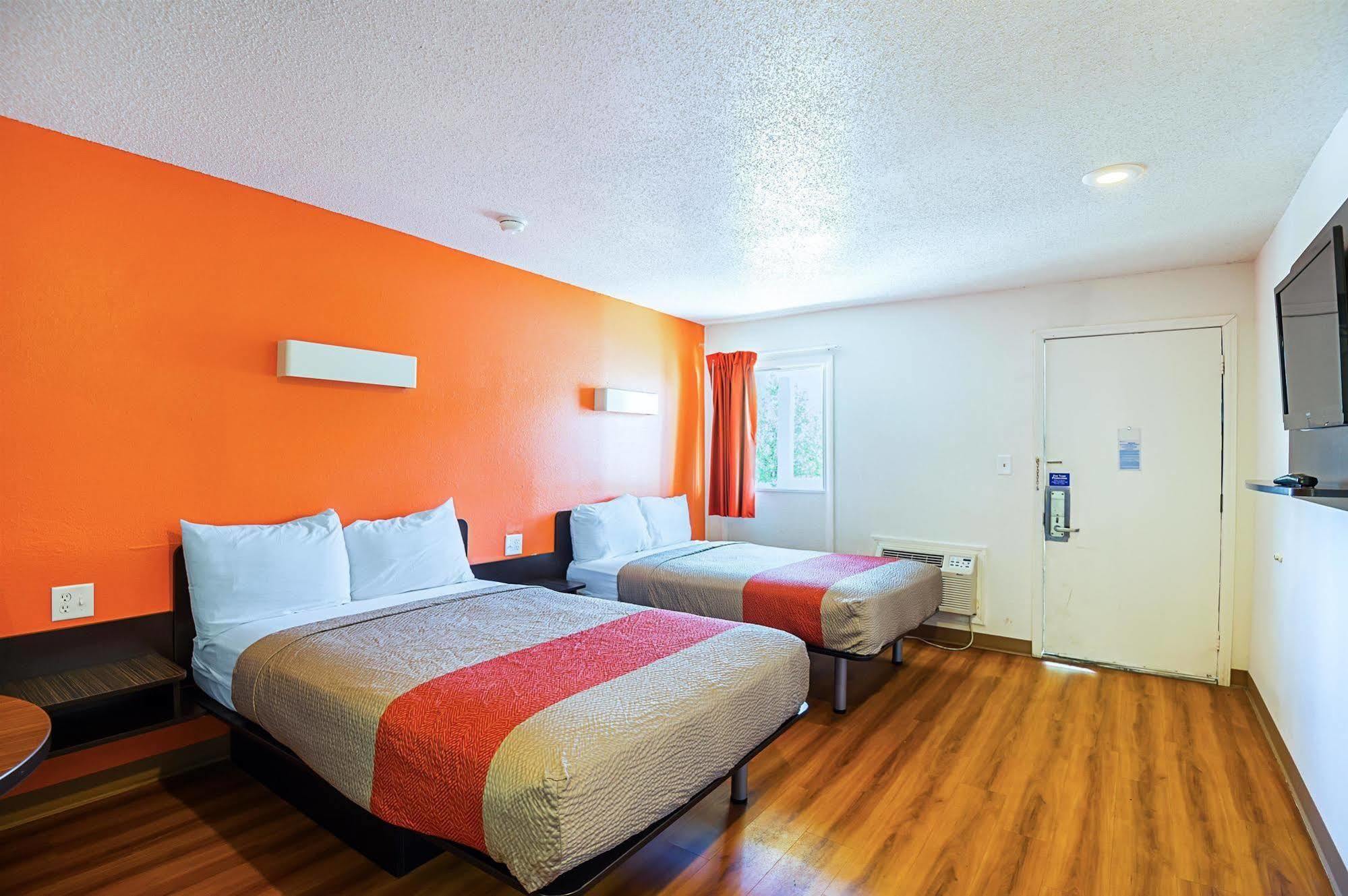 Motel 6-Blue Springs, Mo المظهر الخارجي الصورة