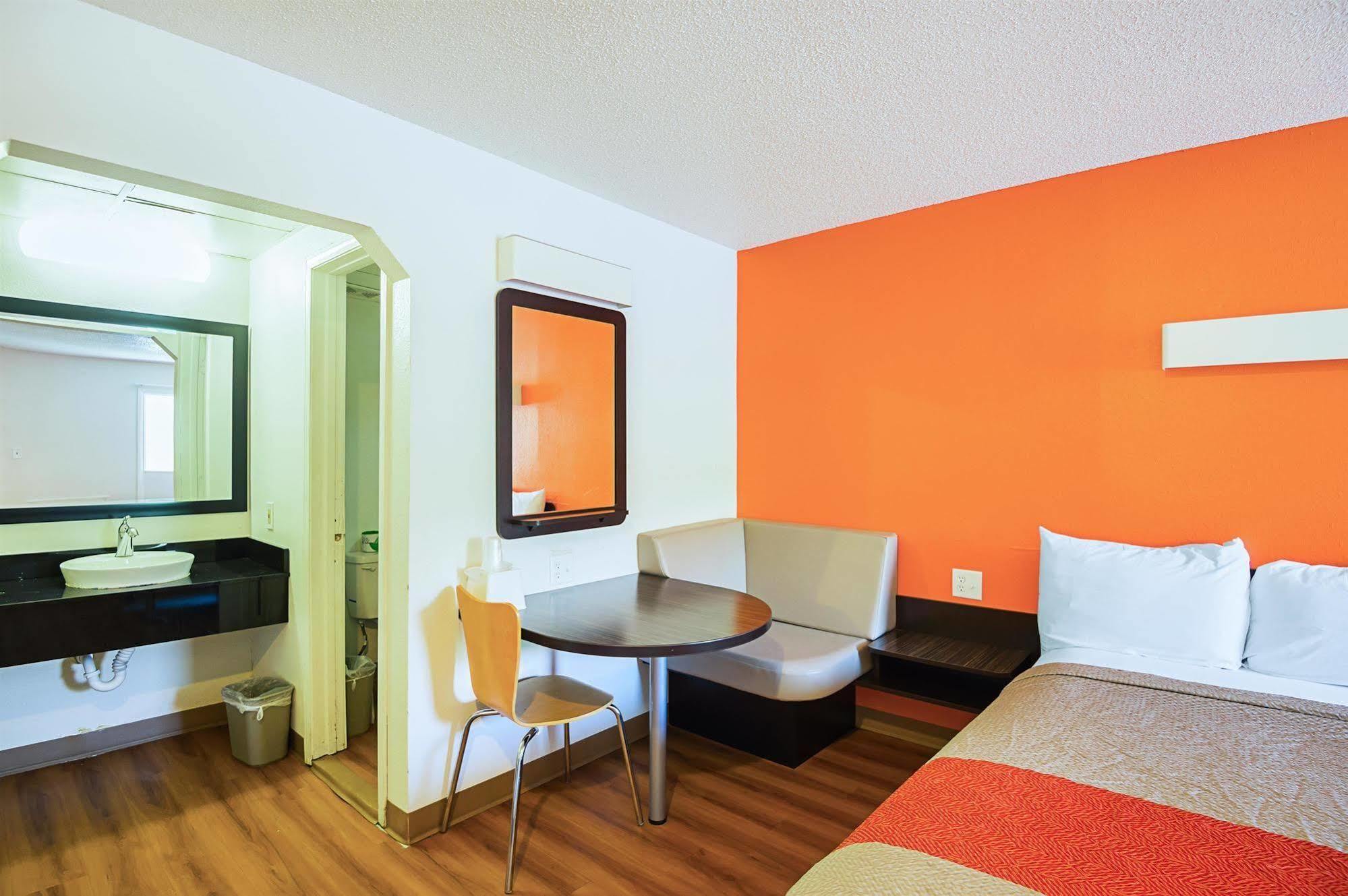 Motel 6-Blue Springs, Mo المظهر الخارجي الصورة